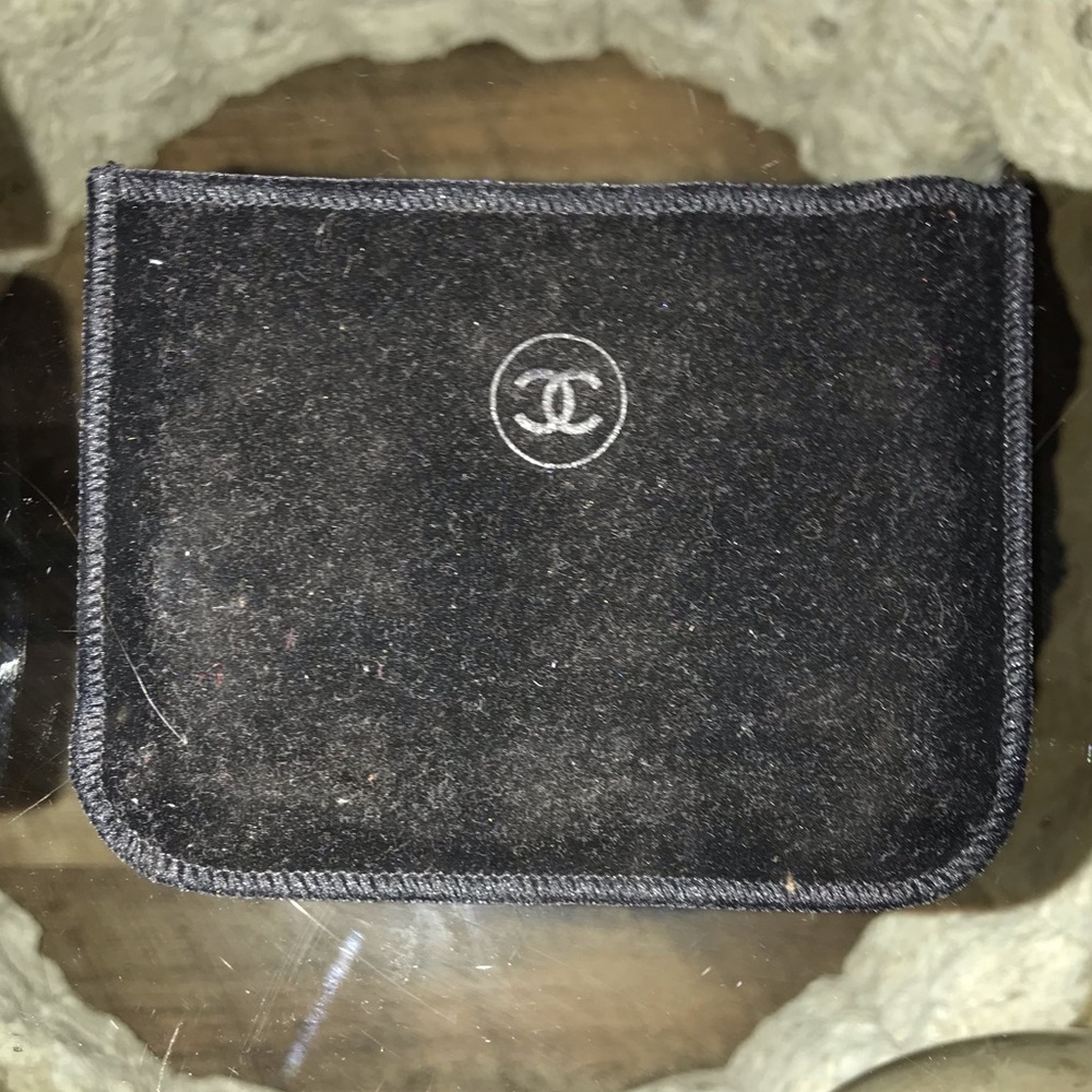 Chanel Compact Makeup - Picture 4 of 5
